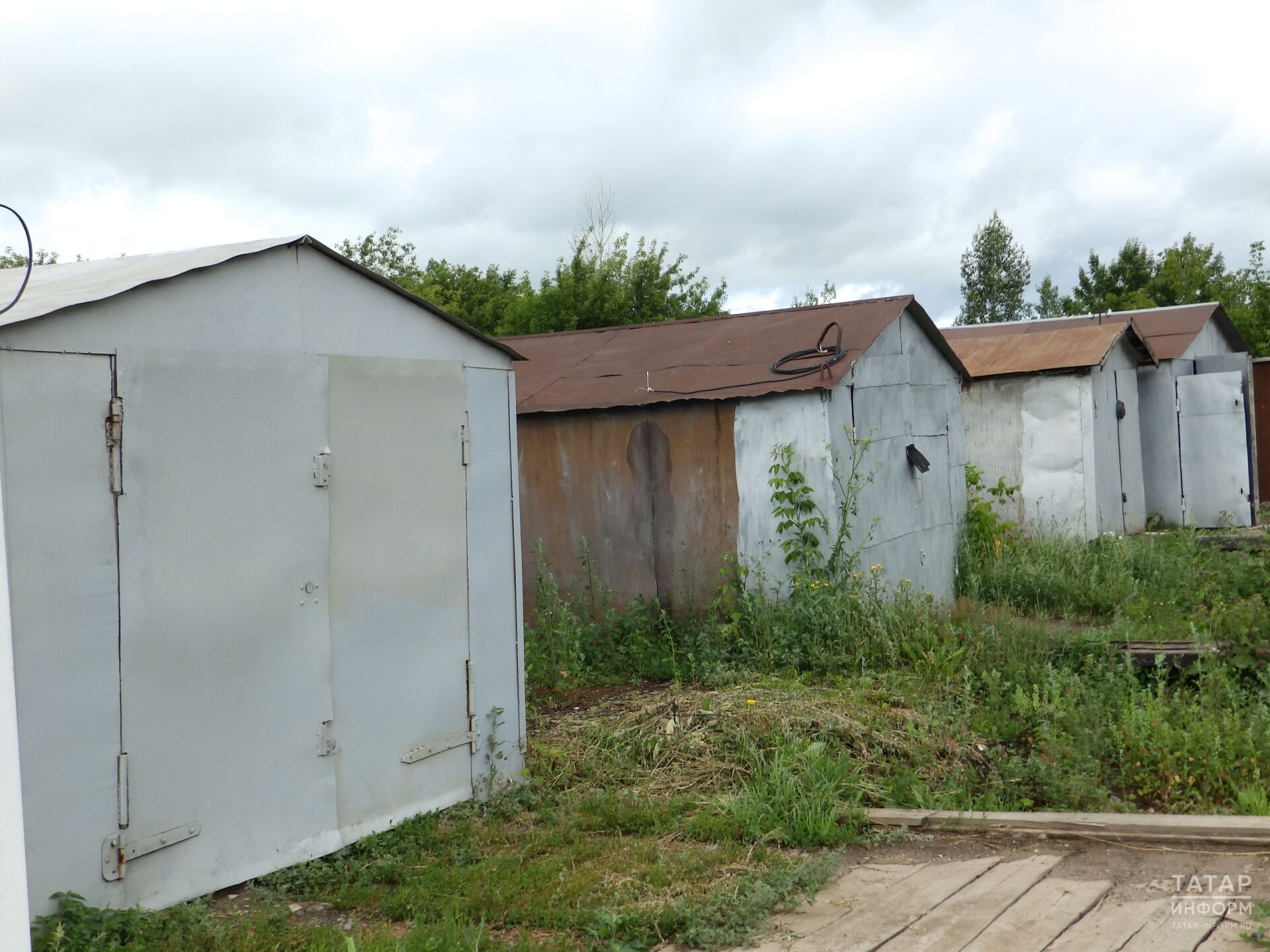 В двух районах Казани демонтируют более 70 незаконно установленных гаражей