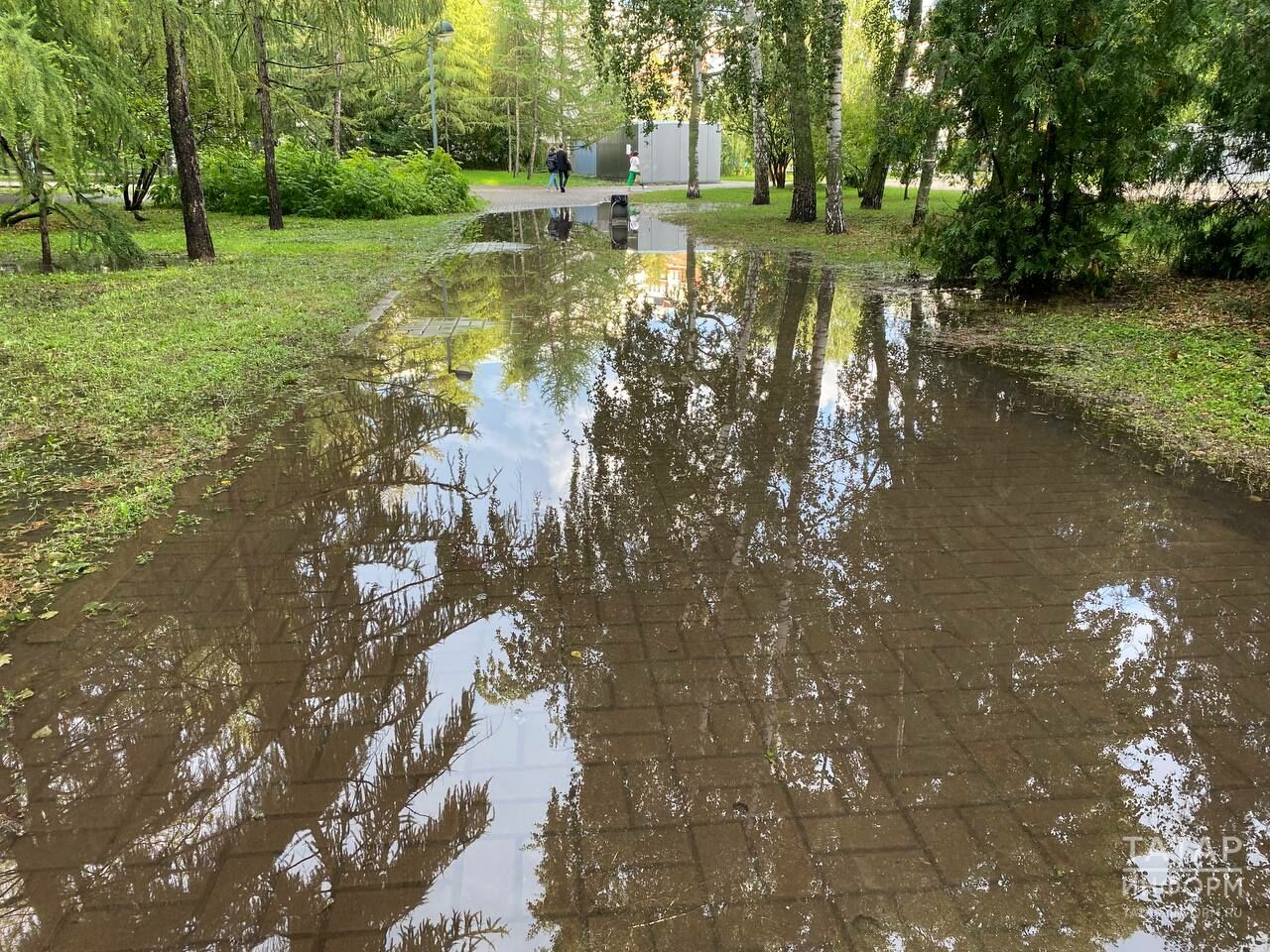 Улицы в центре Казани вновь затопило из-за сильного дождя
