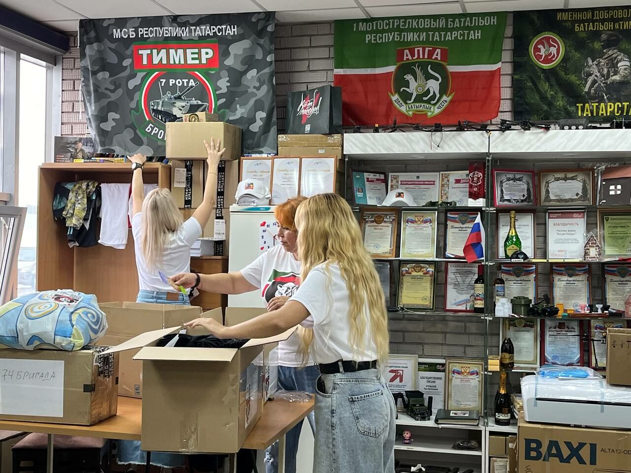 Девушки-волонтеры из Челнов доставили 400 тонн гумпомощи бойцам с начала СВО