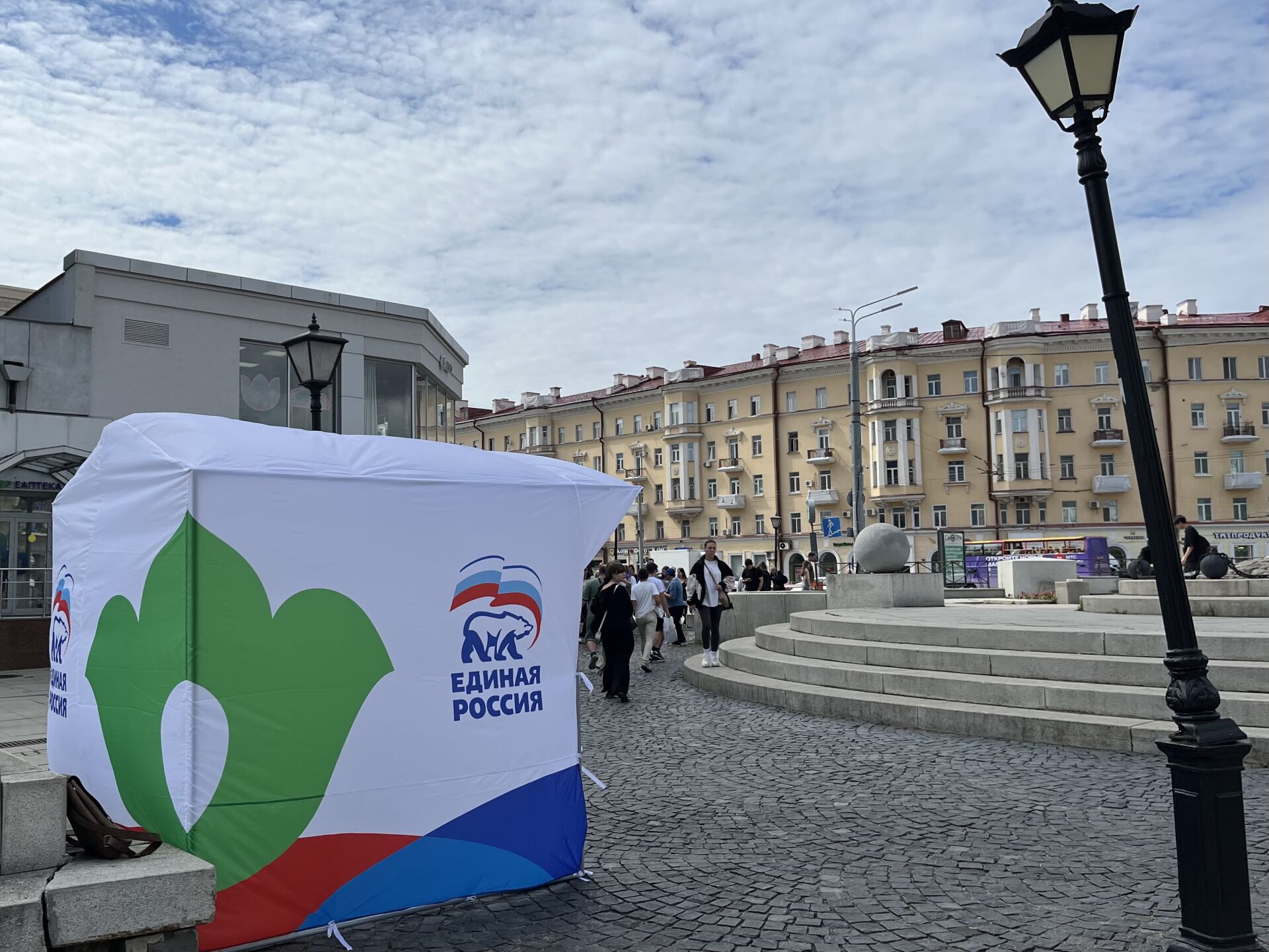 «Единая Россия» проводит в Казани пикетную кампанию по выборам в Госсовет РТ