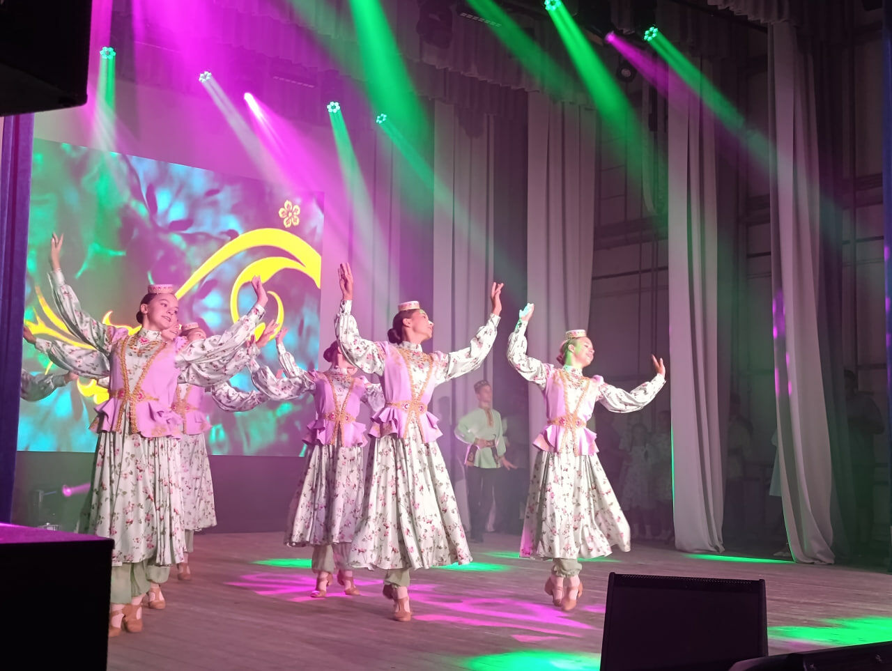 Лауреаты и победители «Созвездия — Йолдызлык» дали большой концерт в Крыму