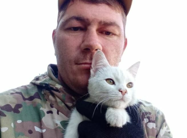 «Котенок мне жизнь спас»: история второго дня рождения бойца СВО