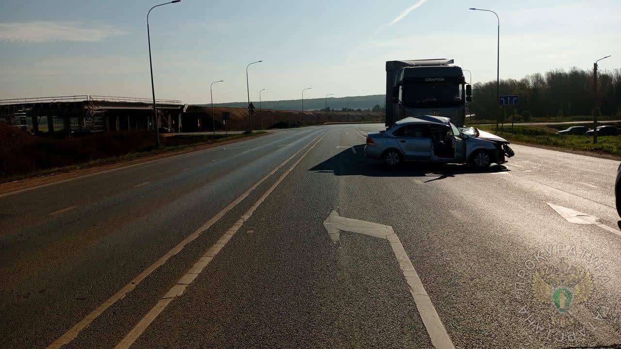 Водитель и пассажир легковушки погибли после столкновения с грузовиком на трассе в РТ