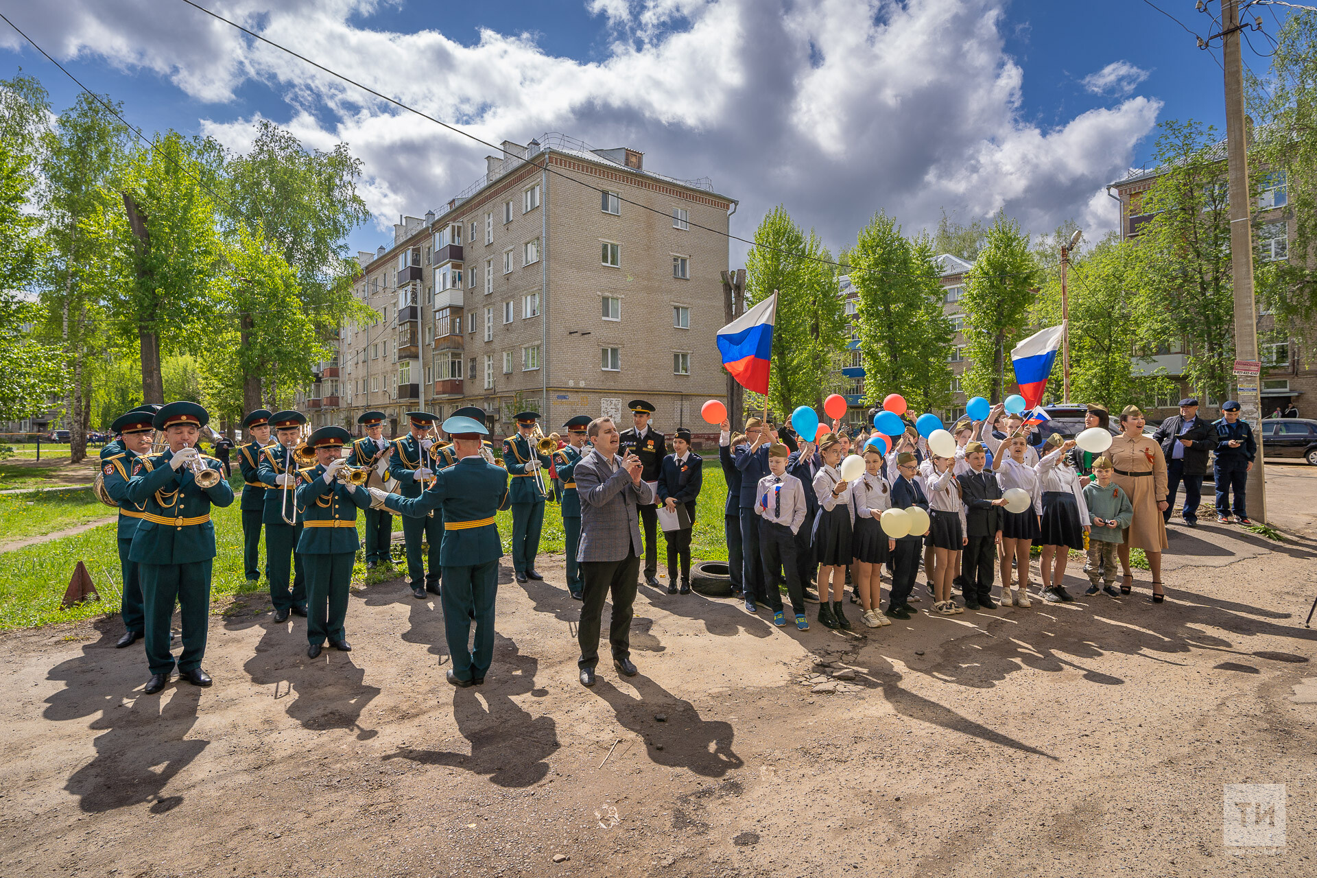 Росгвардия провела акцию «Парад у дома ветерана»