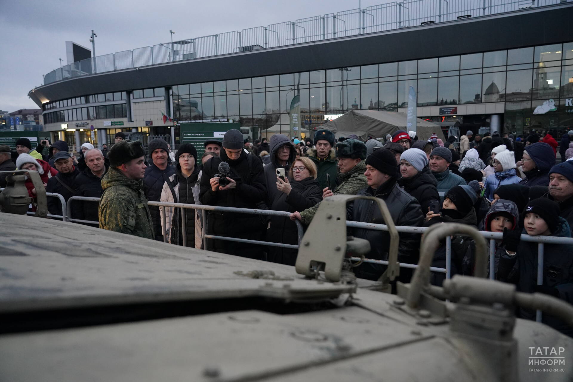 Казанда НАТО трофей техникасы күргәзмәсен беренче сәгатьләрдә сигез мең кеше караган