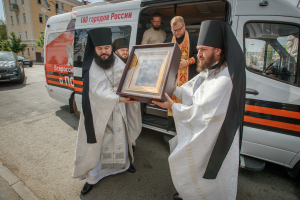 В Казани торжественно встретили московский список Казанской иконы Божией Матери