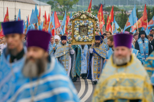 Крестный ход в честь 445-летия явления чудотворной иконы Божией Матери в Казани