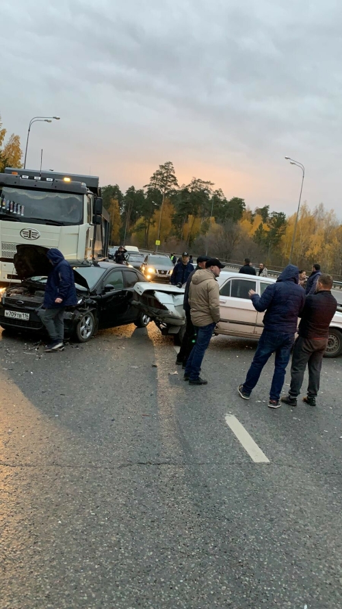 Из-за ДТП парализовано движение на Горьковском шоссе на въезде в Казань