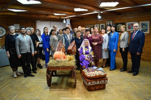 Искусство кожаной мозаики: в Кырлае открылась выставка в рамках гранта Президента РФ