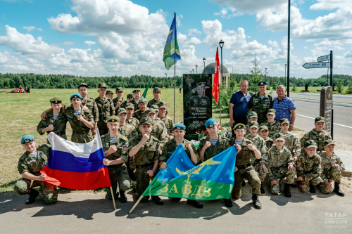 В день ВДВ в Казани открыли памятник старейшему десантнику России Павлу Клетневу