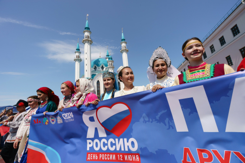 В параде Дружбы в Казани поучаствовали представители почти 50 национальностей