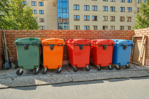 В Татарстане резко увеличилось число жалоб на невывоз мусора