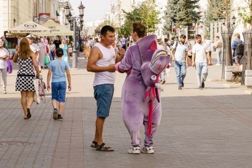 В Татарстане введут штрафы за навязывание услуг уличными аниматорами