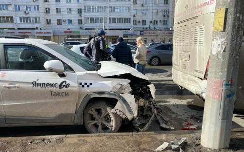 «Водитель вел себя неадекватно»: очевидцы о массовом ДТП с автобусом и такси в Казани