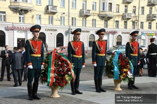 Возложение цветов к памятнику Г.Тукая