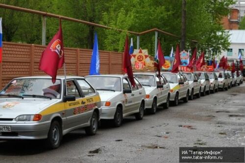 В Казани состоялся митинг участников автопробега, посвященный Дню Победы