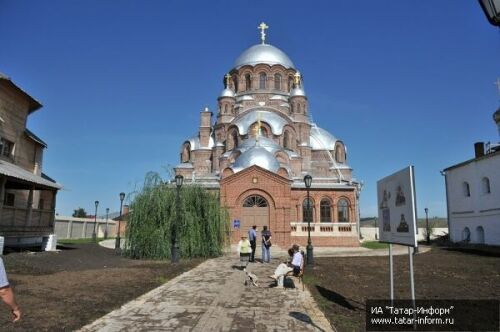 Рустам Минниханов и Минтимер Шаймиев посетили Свияжск