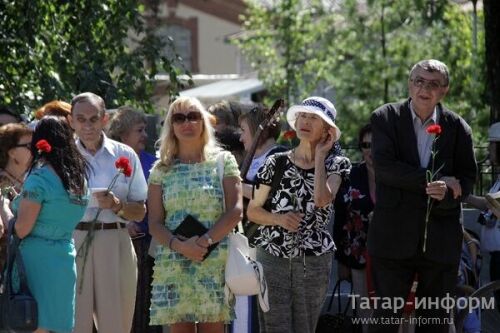 Возложение цветов к памятнику Державина