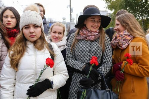 Возложение цветов к памятнику Г.Р. Державину