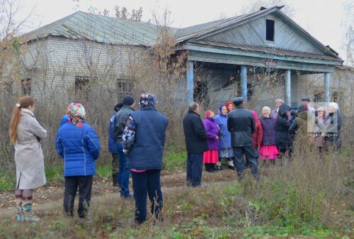 Жители деревни Альвидино просят помощи в восстановлении местного клуба