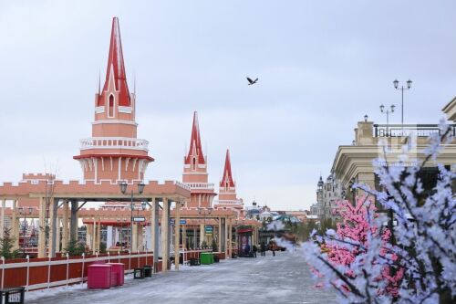 Строительство Сказочного городка на Кремлевской набережной