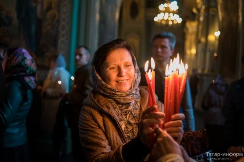 Торжественная церемония встречи Благодатного огня состоялась в Казани