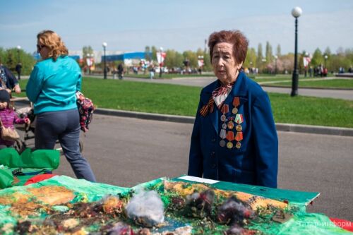 Народные гуляния в Казани в День Победы