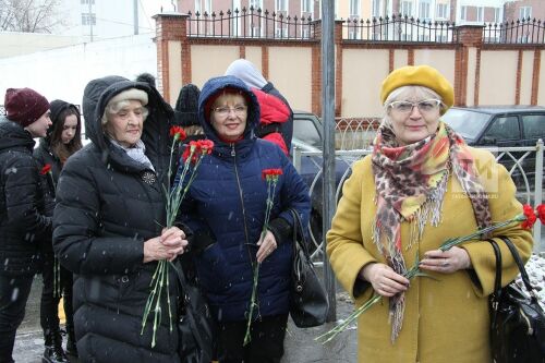 Возложение цветов к бюсту М.Горького