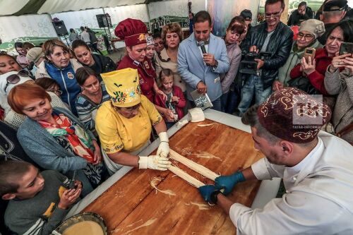 Рекорд по изготовлению самого большого "Талкыш калеве"