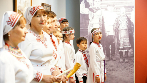 В «Хазине» открылась выставка «Народ Белого Бога. Ош Кугу Юмын Калыкше. Заметки о марийской деревне»