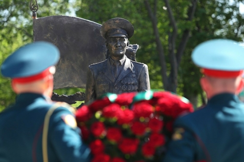 На Арском кладбище открыли памятник Герою Советского Союза Борису Кузнецову