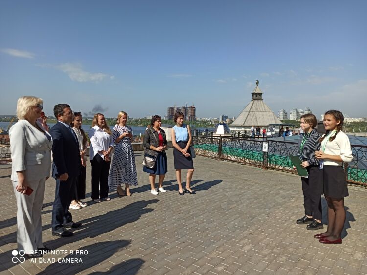 Представь себя экскурсоводом этот рисунок поможет тебе провести воображаемую