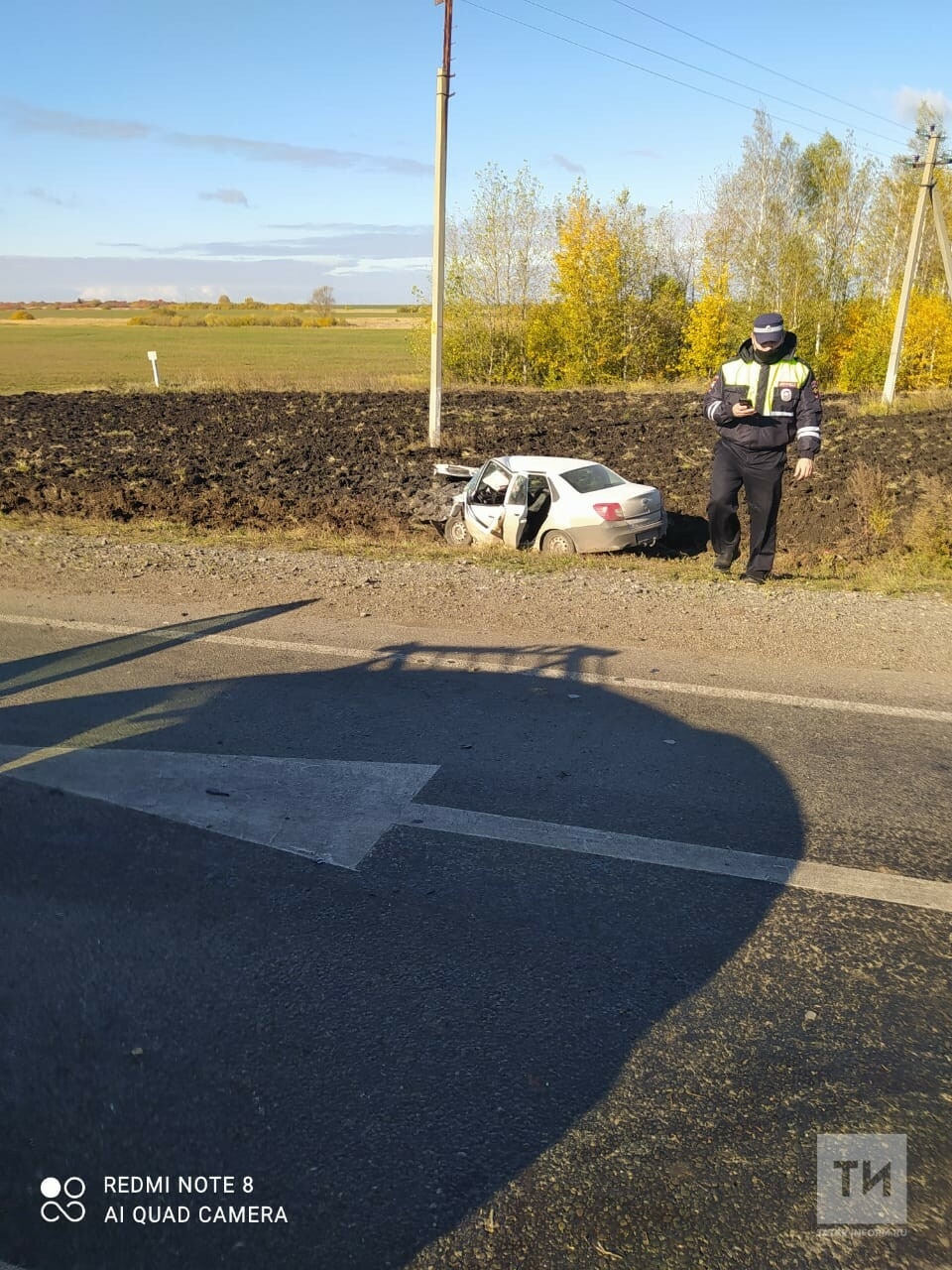 Водителей зажало в машинах в лобовом ДТП с двумя авто на трассе в Татарстане