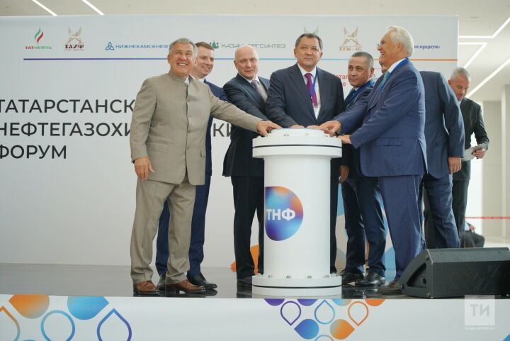 Технологии и развитие: Минниханов в Казани открыл Нефтегазохимический форум-2021