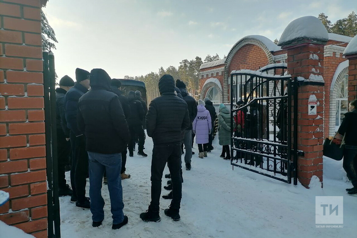 Не хватило 1,5 месяца»: в Зеленодольске похоронили погибшего в зоне СВО  Игоря Богаченко