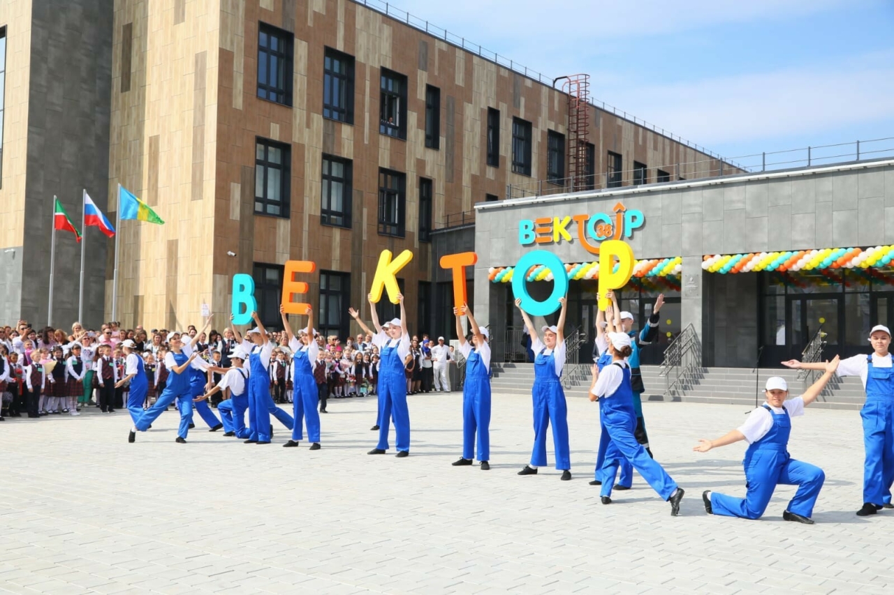 Минниханов в Нижнекамске открыл первый инженерный лицей и детский сад  «Эврика»