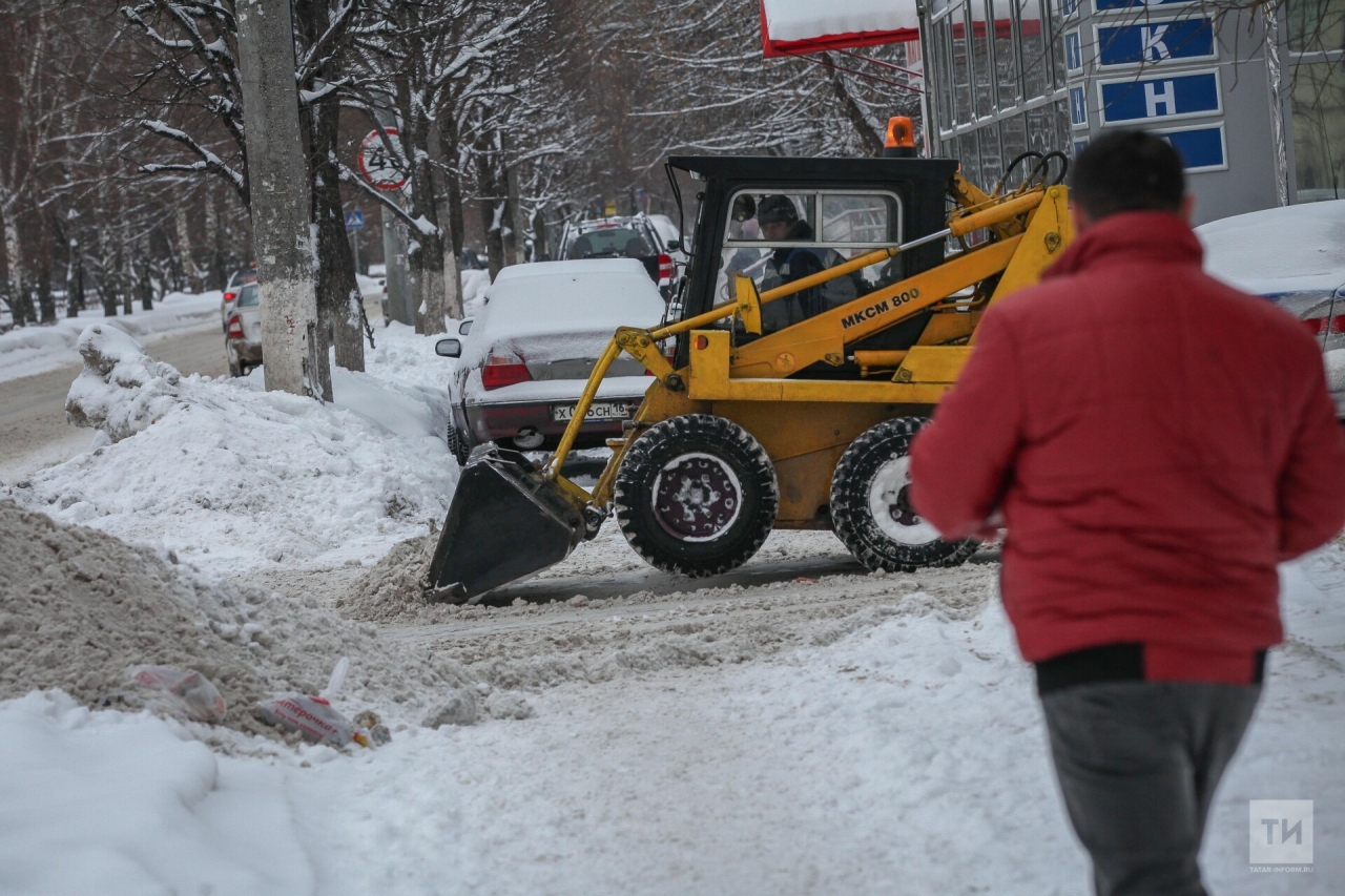 Что делать с автомобилями, которые мешают уборке снега во дворах многоэтажек?