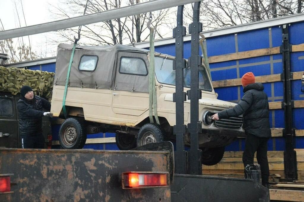 Лаишевцы по просьбам бойцов СВО отправили три автомобиля, печи и бензогенераторы