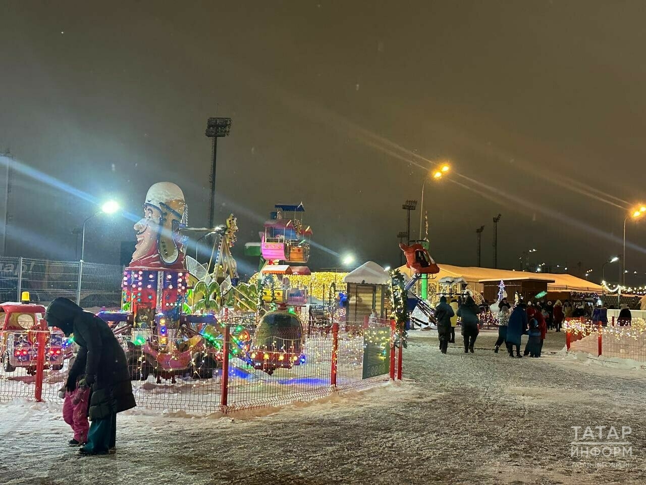 В Казани открыли большой елочный городок, чтобы «дети верили в чудо»