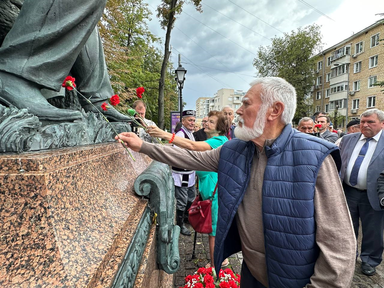 Дни культуры РТ в Москве начались с возложения цветов к памятнику Тукаю