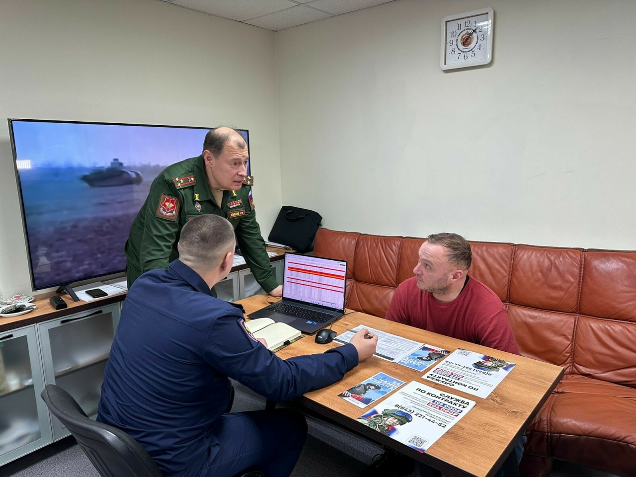 Не по принуждению, а по зову сердца»: контракт на военную службу подписали  50 челнинцев