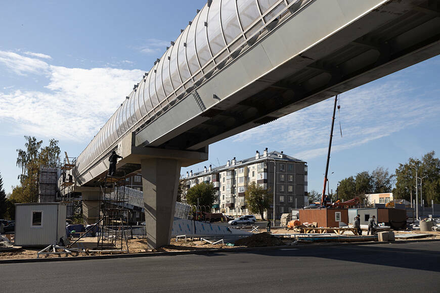 В Казани на Горьковском шоссе установили все надземные пешеходные переходы