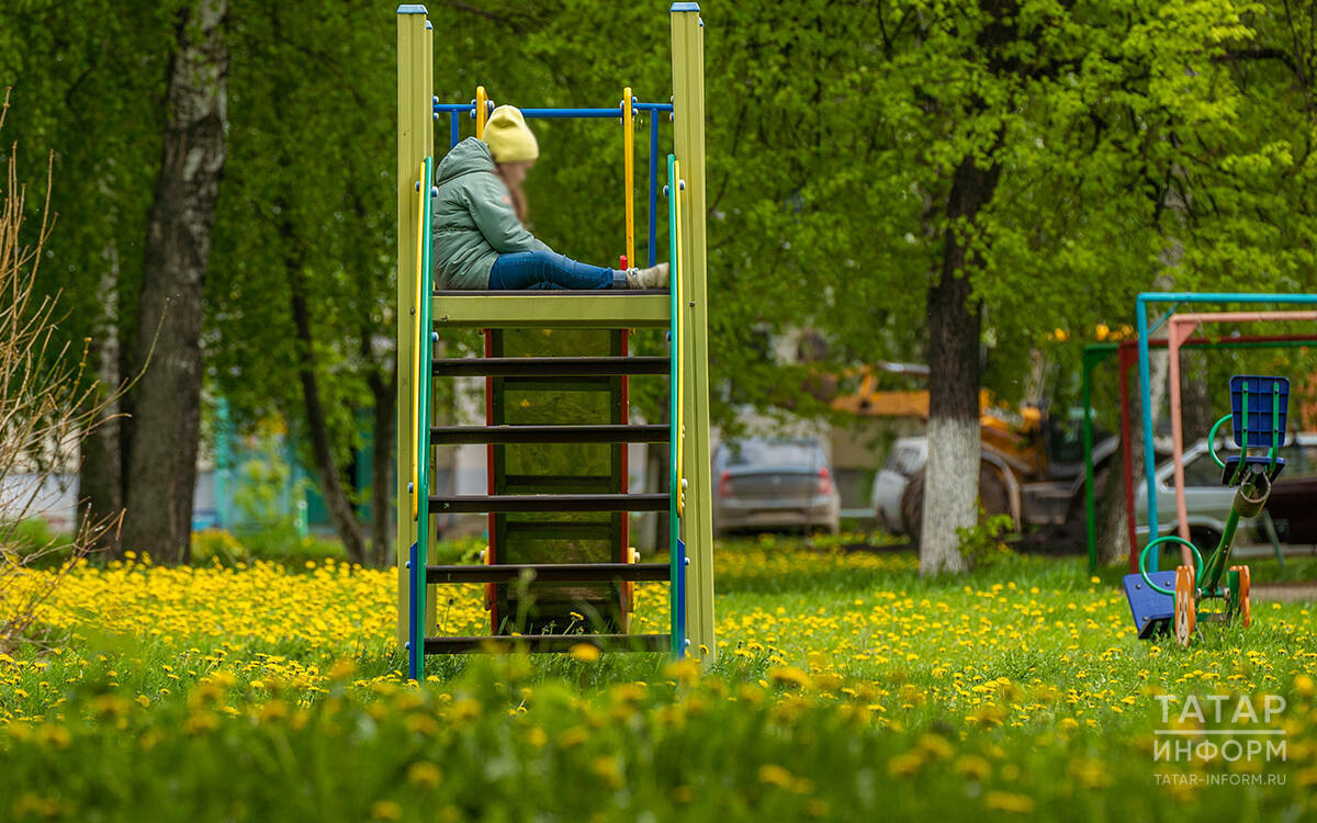 Не отзывается на имя, машет руками, не фиксирует взгляд: как понять, что у ребенка аутизм