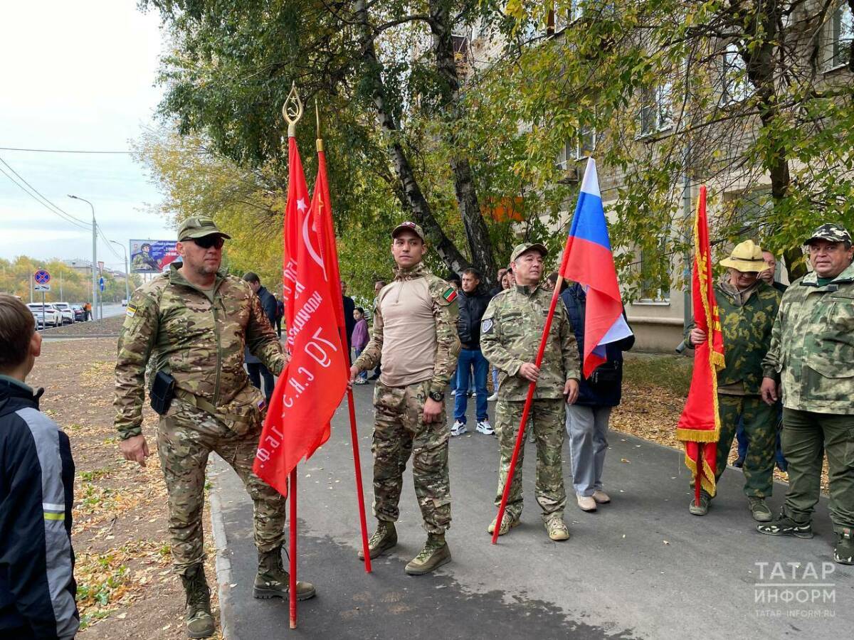 «Скоро вернемся»: из Казани на СВО отправились добровольцы с гуманитарным конвоем