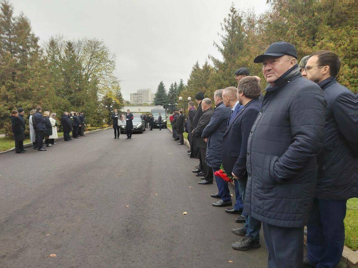 Кардиохирурга Рената Акчурина похоронили на Троекуровском кладбище в Москве