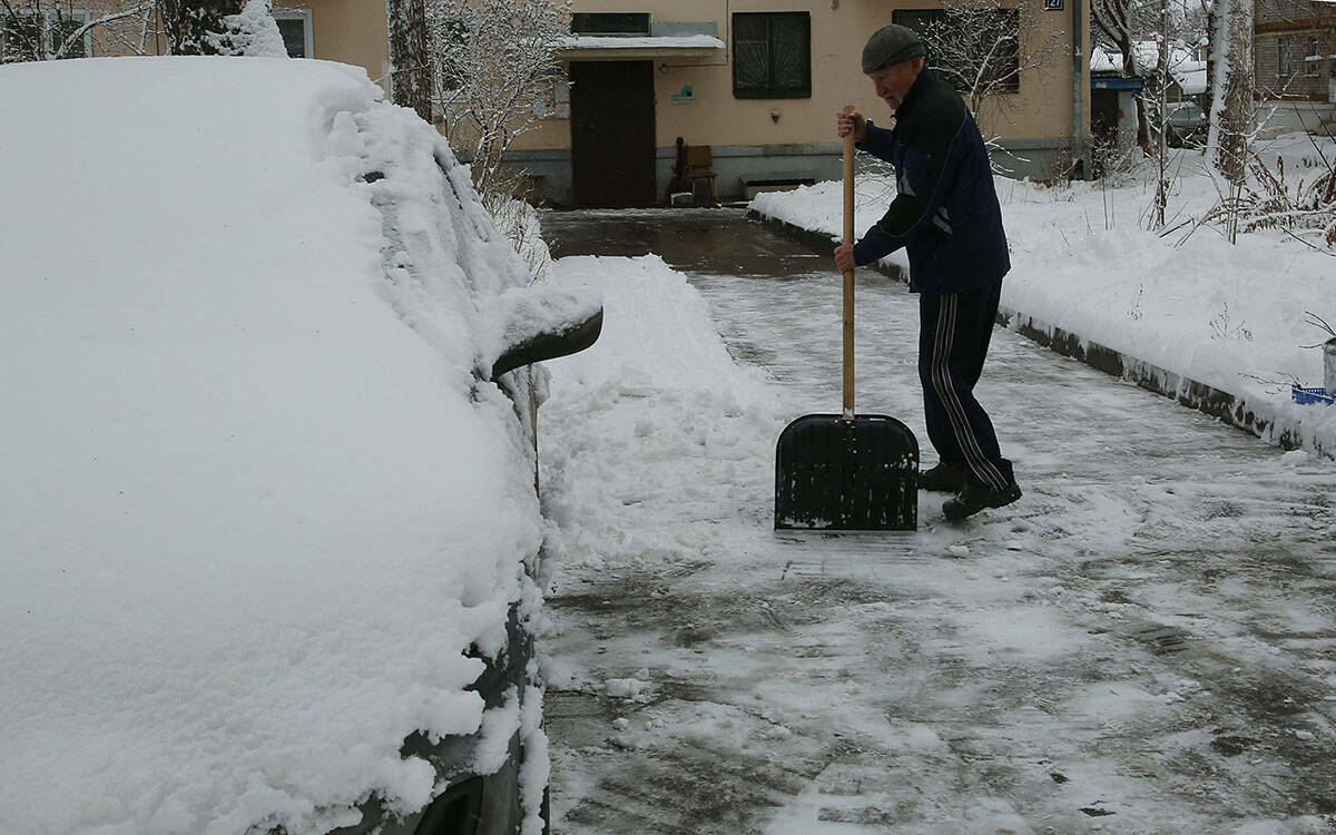 Штраф или тариф – все равно платить: мэрия объявляет войну снегу в казанских дворах