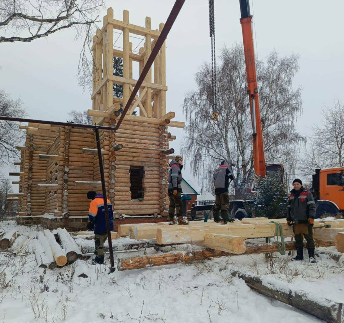 В Татарстане реставрируют 136-летнюю деревянную церковь — фото