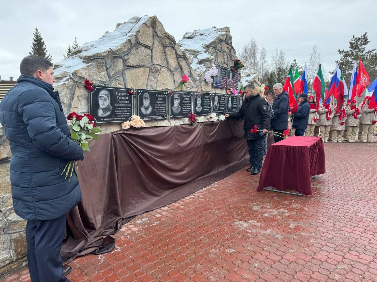 В Менделеевске открылась первая в Татарстане аллея Славы героев СВО