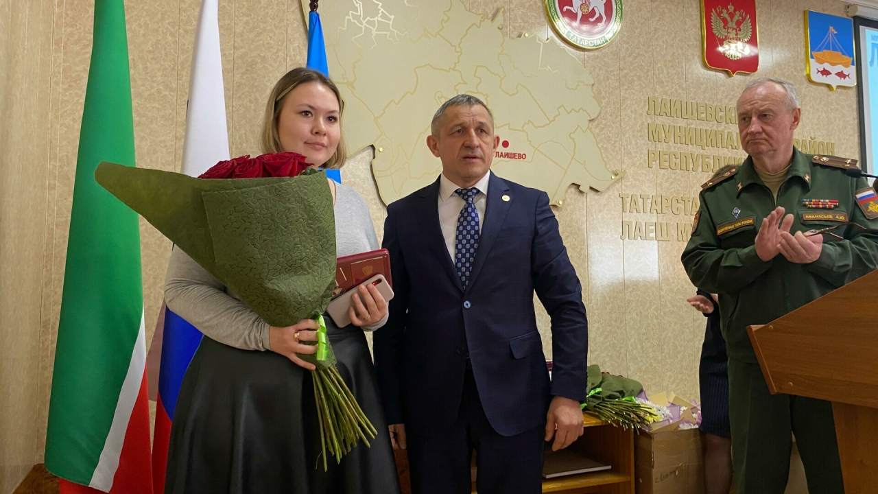 В Лаишево семьям бойцов СВО вручили ордена Мужества