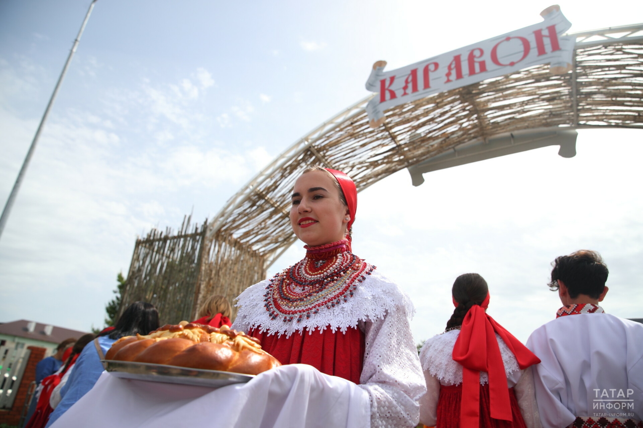 Игры в русской деревне» и «Гастрономический двор»: в праздник «Каравон»  ввели